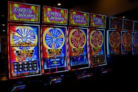 xx000e Slot Games Mobile APP ဖြင့် ကစားနေသော မြန်မာကစားသမားများ မြင်ကွင်း